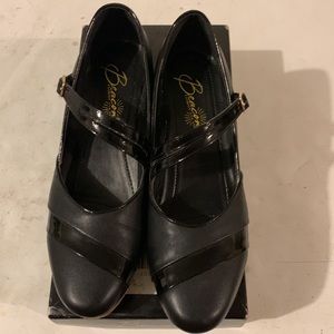 Size 7.5 black Beacon Fashion and fit low heel’s strapped sandals